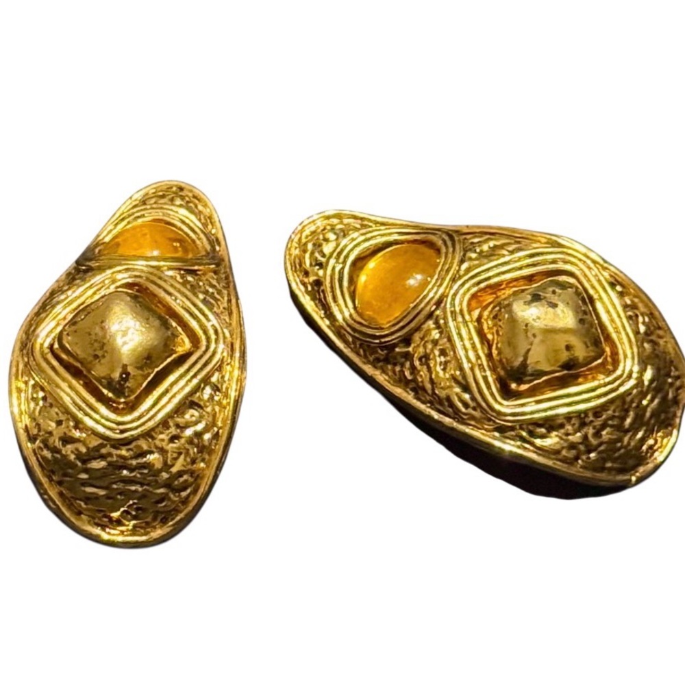Vintage Textured Gold Tone & Amber Tone Clip On Earrings